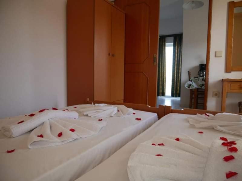 Michalis Litinas Apartments Agia Marina  Exterior photo