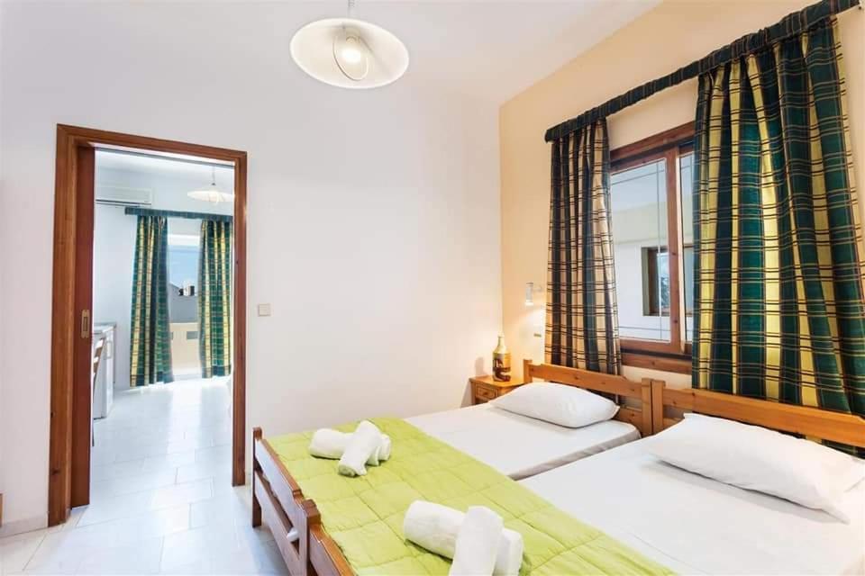 Michalis Litinas Apartments Agia Marina  Exterior photo
