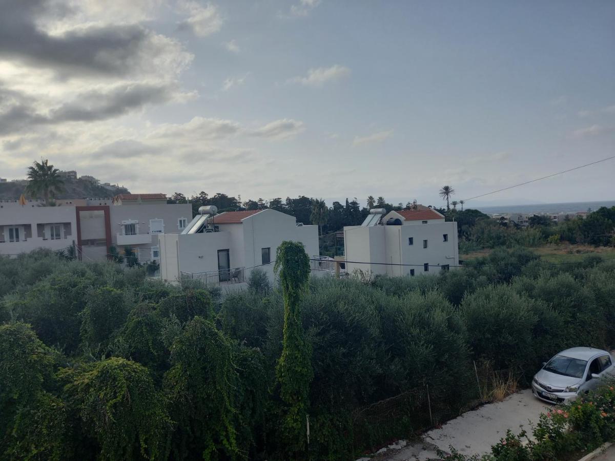 Michalis Litinas Apartments Agia Marina  Exterior photo