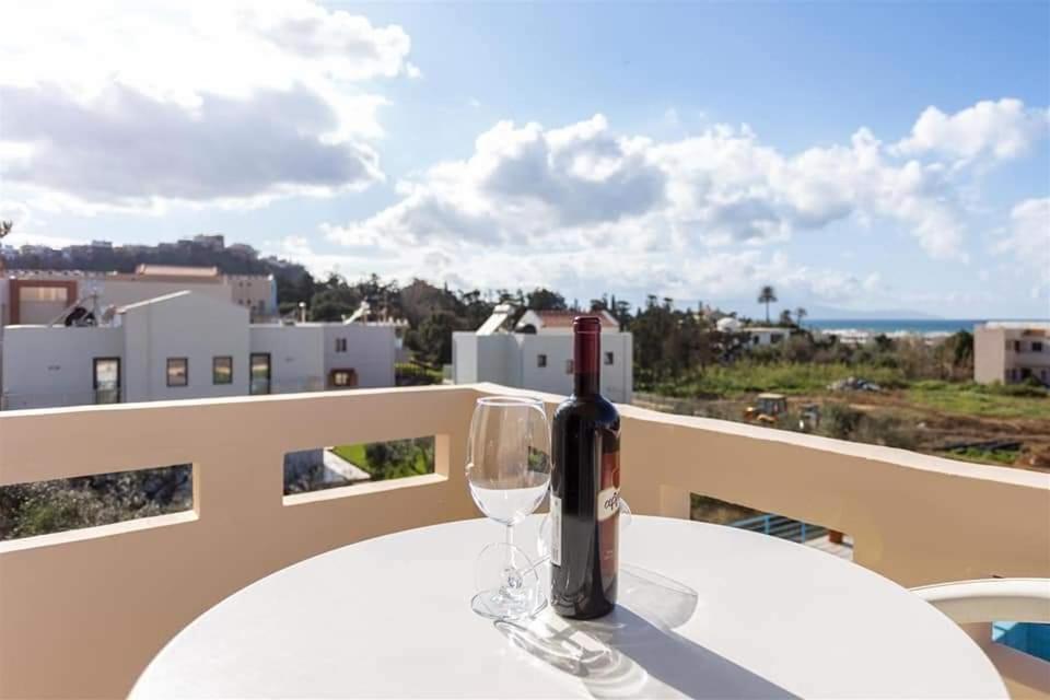 Michalis Litinas Apartments Agia Marina  Exterior photo