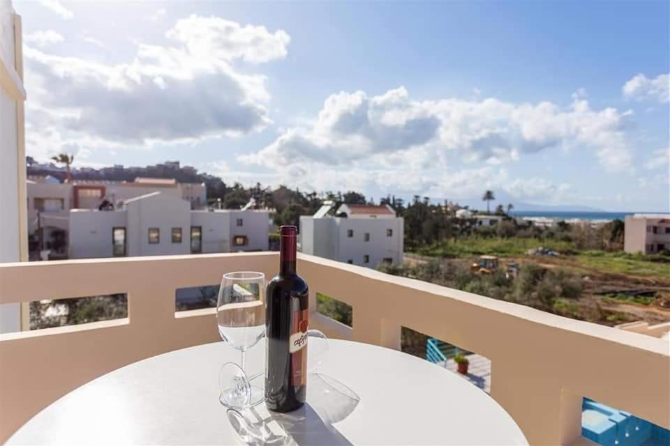 Michalis Litinas Apartments Agia Marina  Exterior photo