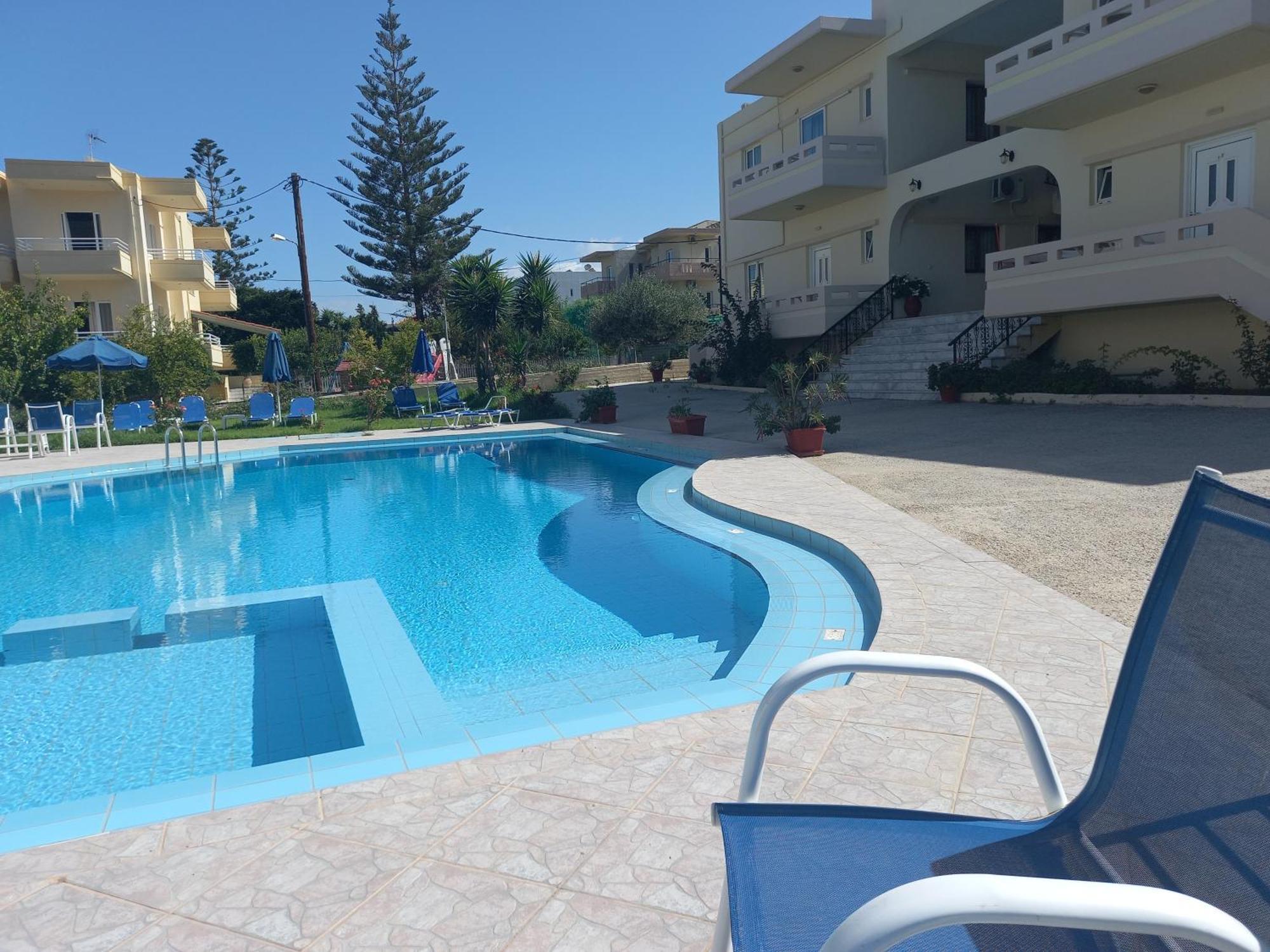 Michalis Litinas Apartments Agia Marina  Exterior photo